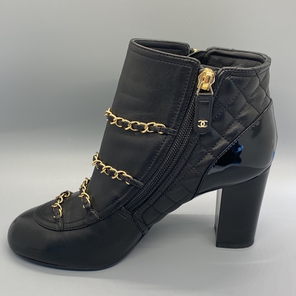 CHANEL Interlocking CC Logo Boots Authentic - Picture 14 of 16